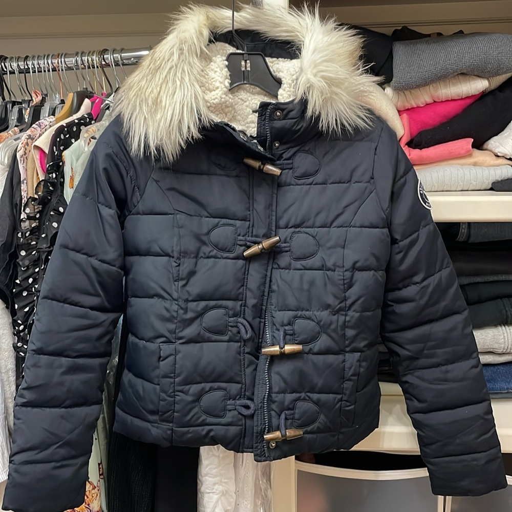 abercrombie kids Navy Puffer Jacket with Toggle Closures - Picture 2 of 9